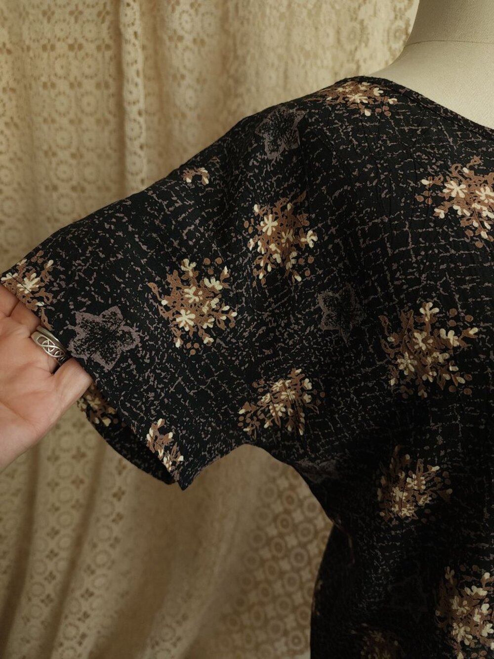 Vintage 1990s Blouse, Black and Gold and Gray Floral Print, short sleeved - Picture 9 of 12